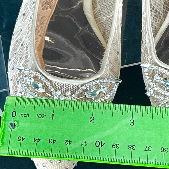 Badgley Mischka Size 9 Ivory Lace Pointed Ballet Flats Rhinestone Bow Kaitlin - Picture 12 of 12